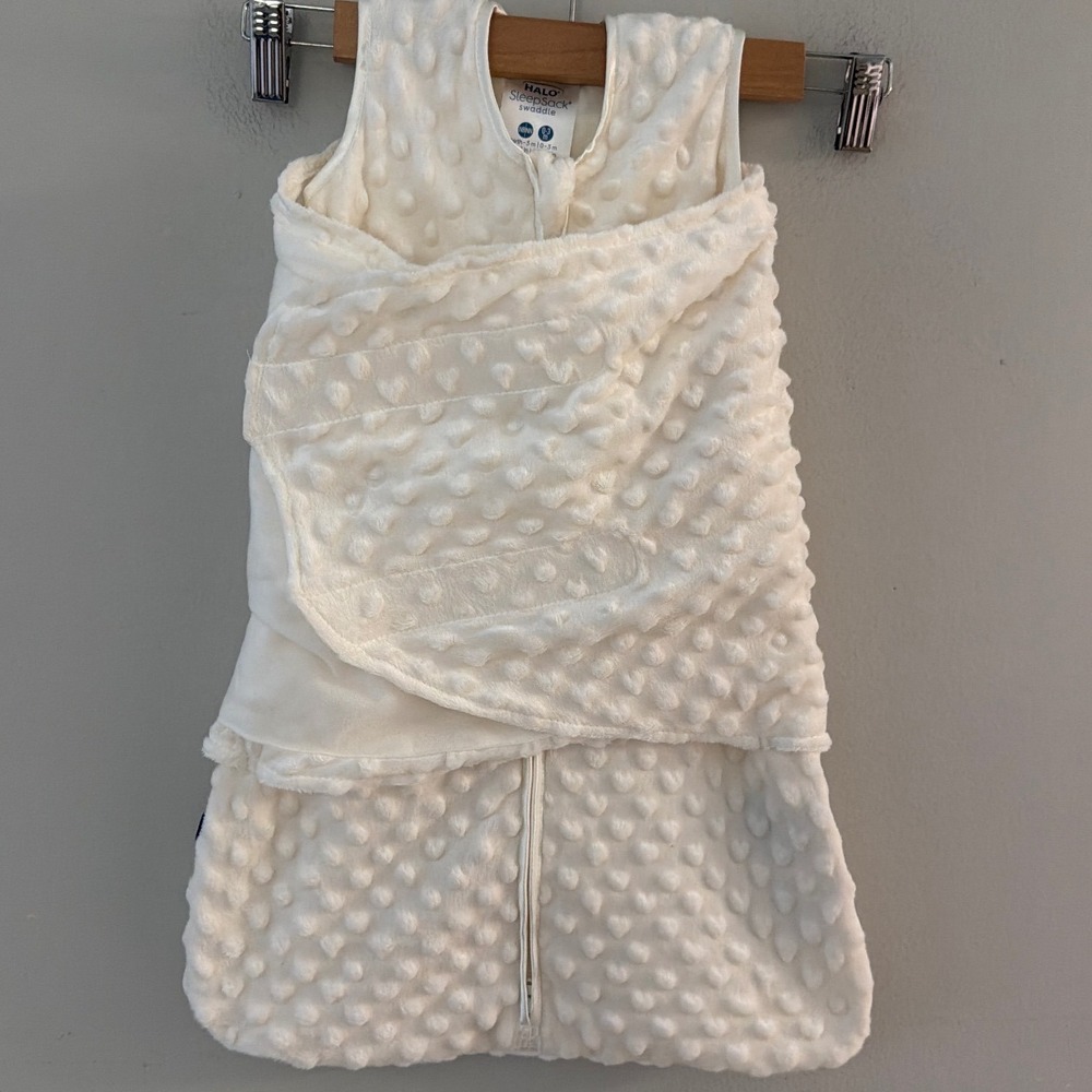 HALO SleepSack Swaddle Cream Dot Plush Wearable Blanket Newborn 0-3M 6-12lb